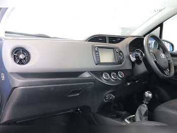 Used Toyota Yaris 2020 for sale - 75421246: Photo