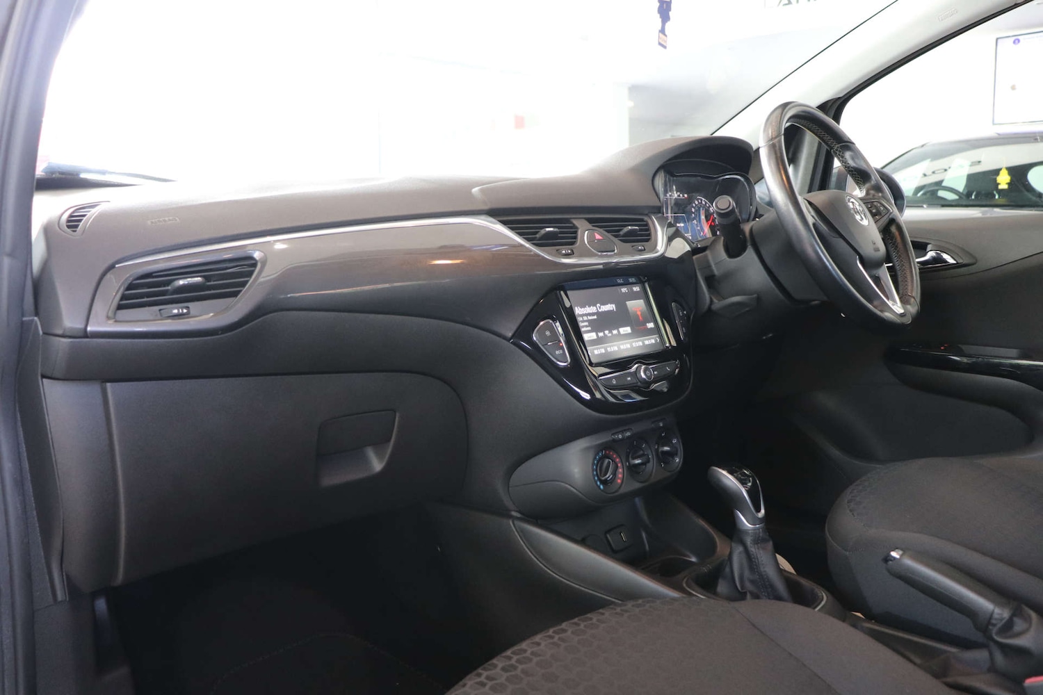 Used Vauxhall Corsa 2016 for sale - 77241087: Photo 4
