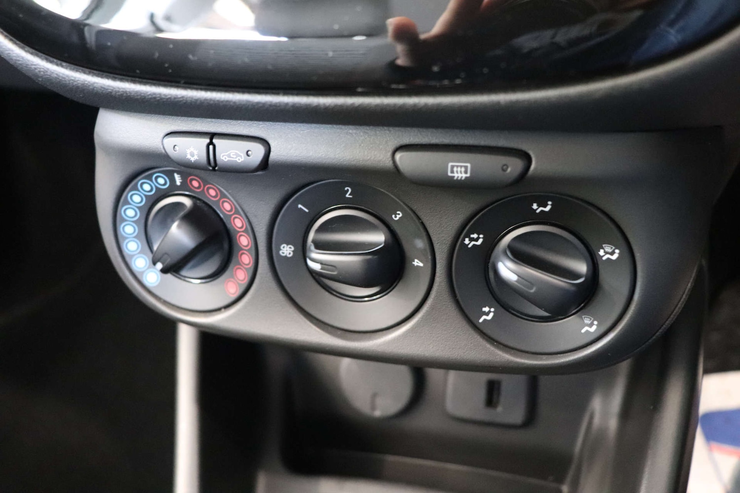 Used Vauxhall Corsa 2016 for sale - 77241087: Photo 46