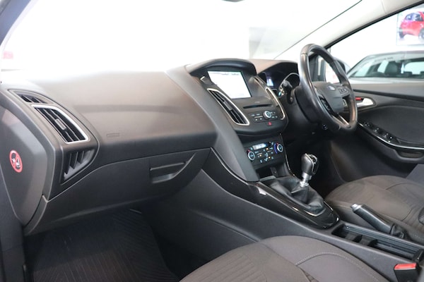 Used Ford Focus 2015 for sale - 76232963: Photo 4
