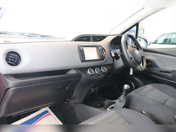 Used Toyota Yaris 2016 for sale - 76005239: Photo 4