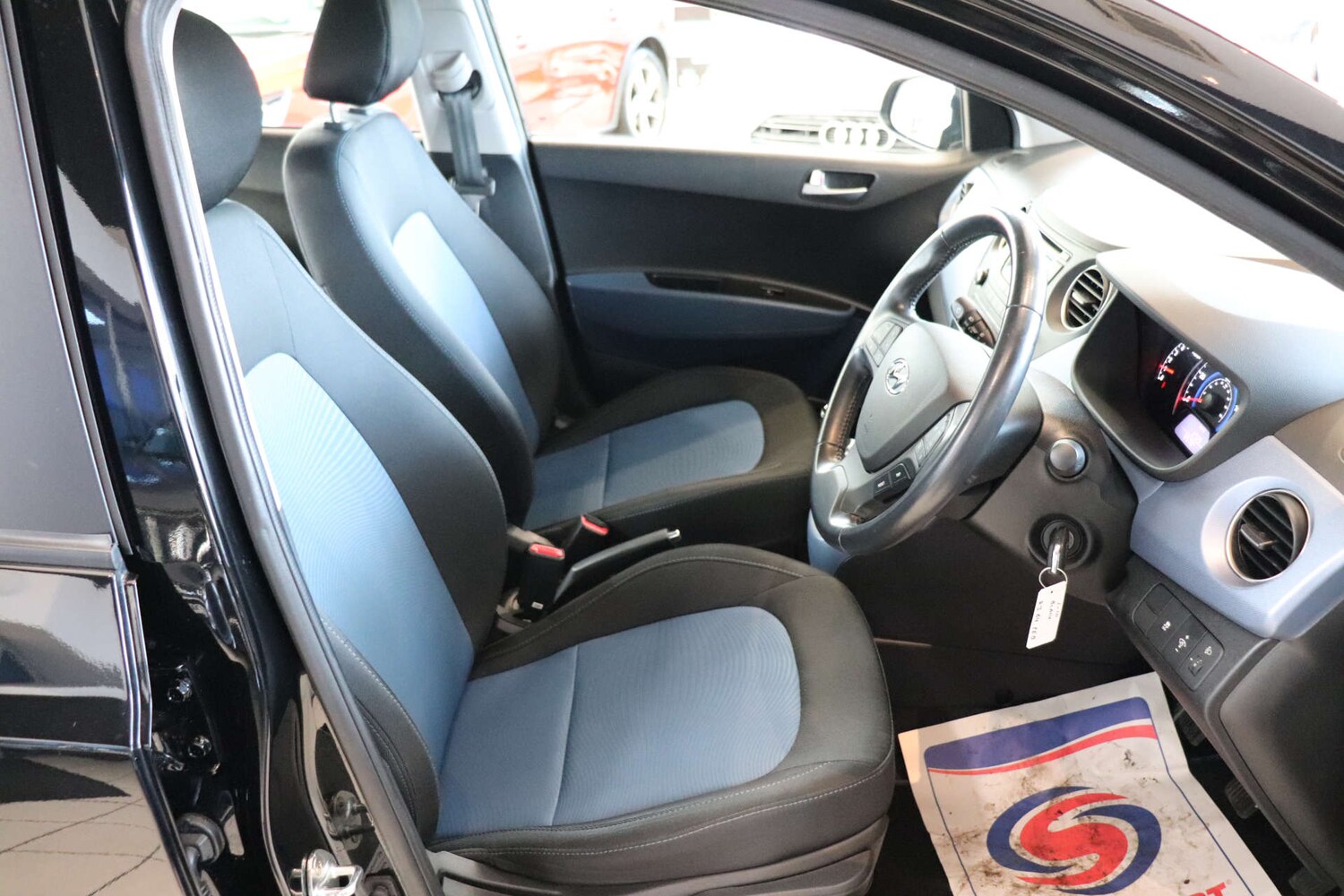 Used Hyundai i10 2014 for sale - 76737866: Photo 18