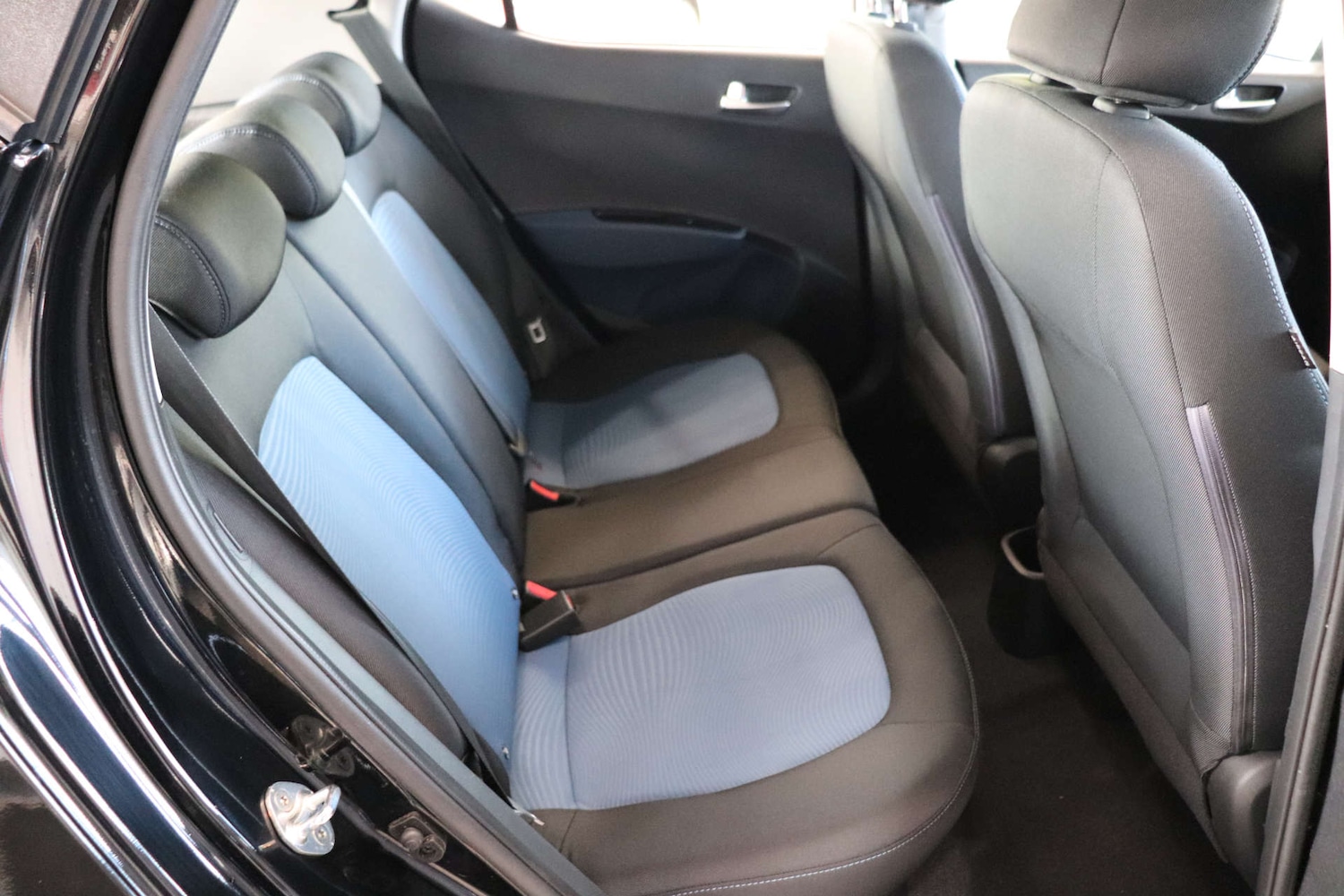 Used Hyundai i10 2014 for sale - 76737866: Photo 25