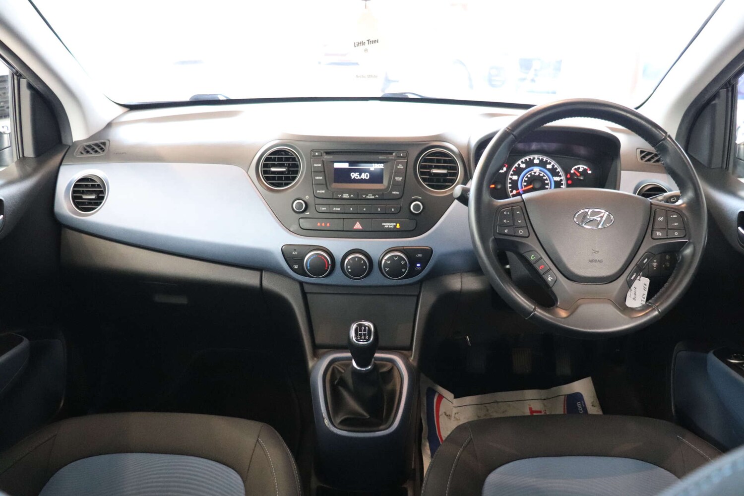 Used Hyundai i10 2014 for sale - 76737866: Photo 3