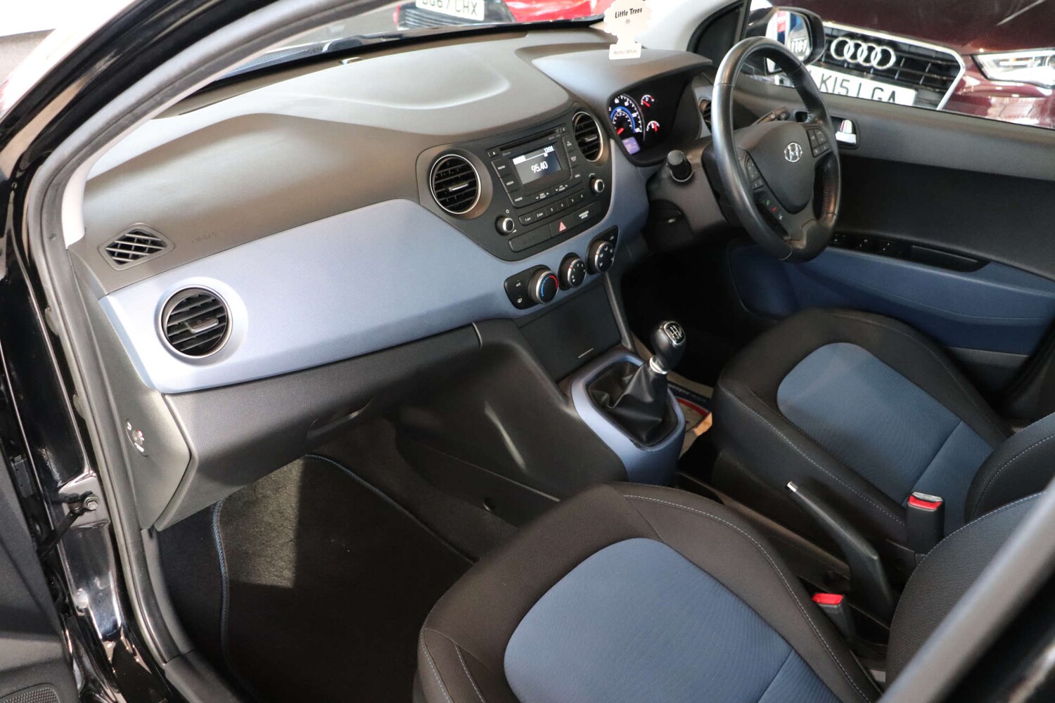 Used Hyundai i10 2014 for sale - 76737866: Photo 32