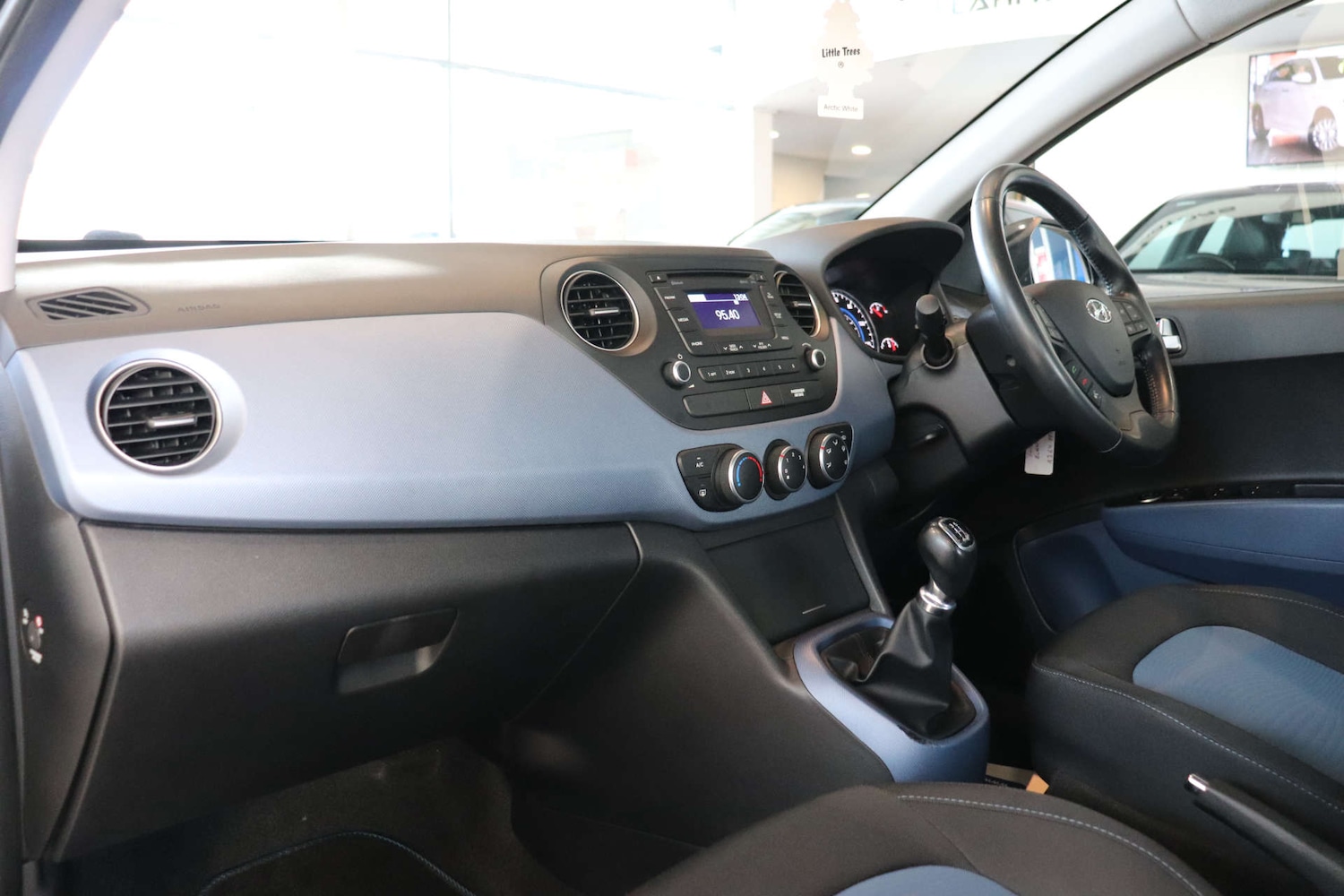 Used Hyundai i10 2014 for sale - 76737866: Photo 4