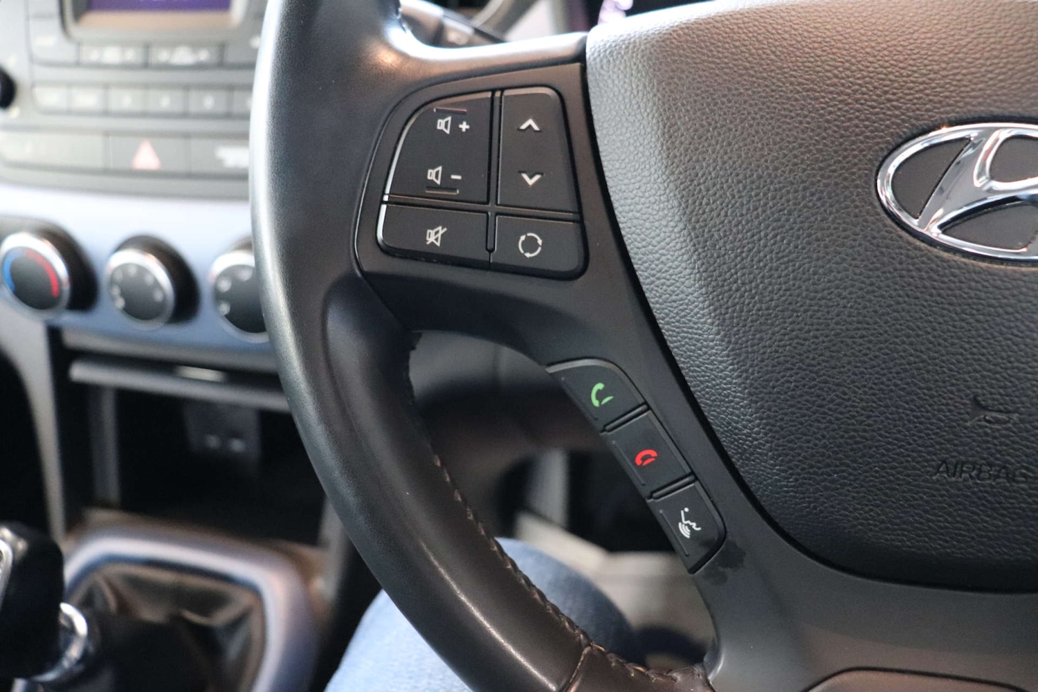 Used Hyundai i10 2014 for sale - 76737866: Photo 46