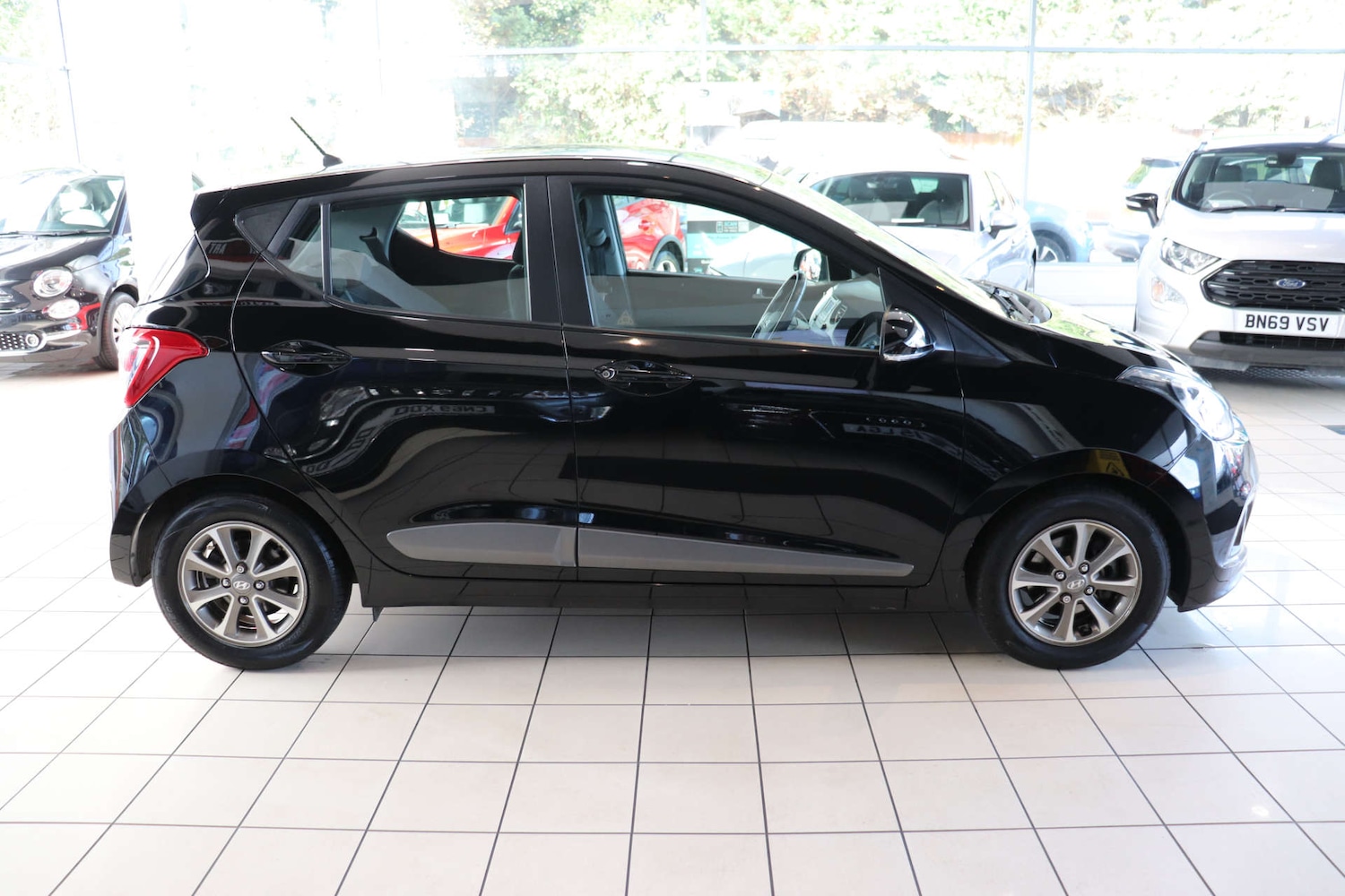 Used Hyundai i10 2014 for sale - 76737866: Photo 9