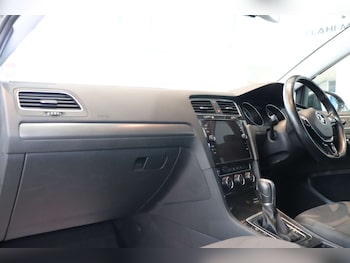 Used Volkswagen Golf 2019 for sale - 76170877: Photo