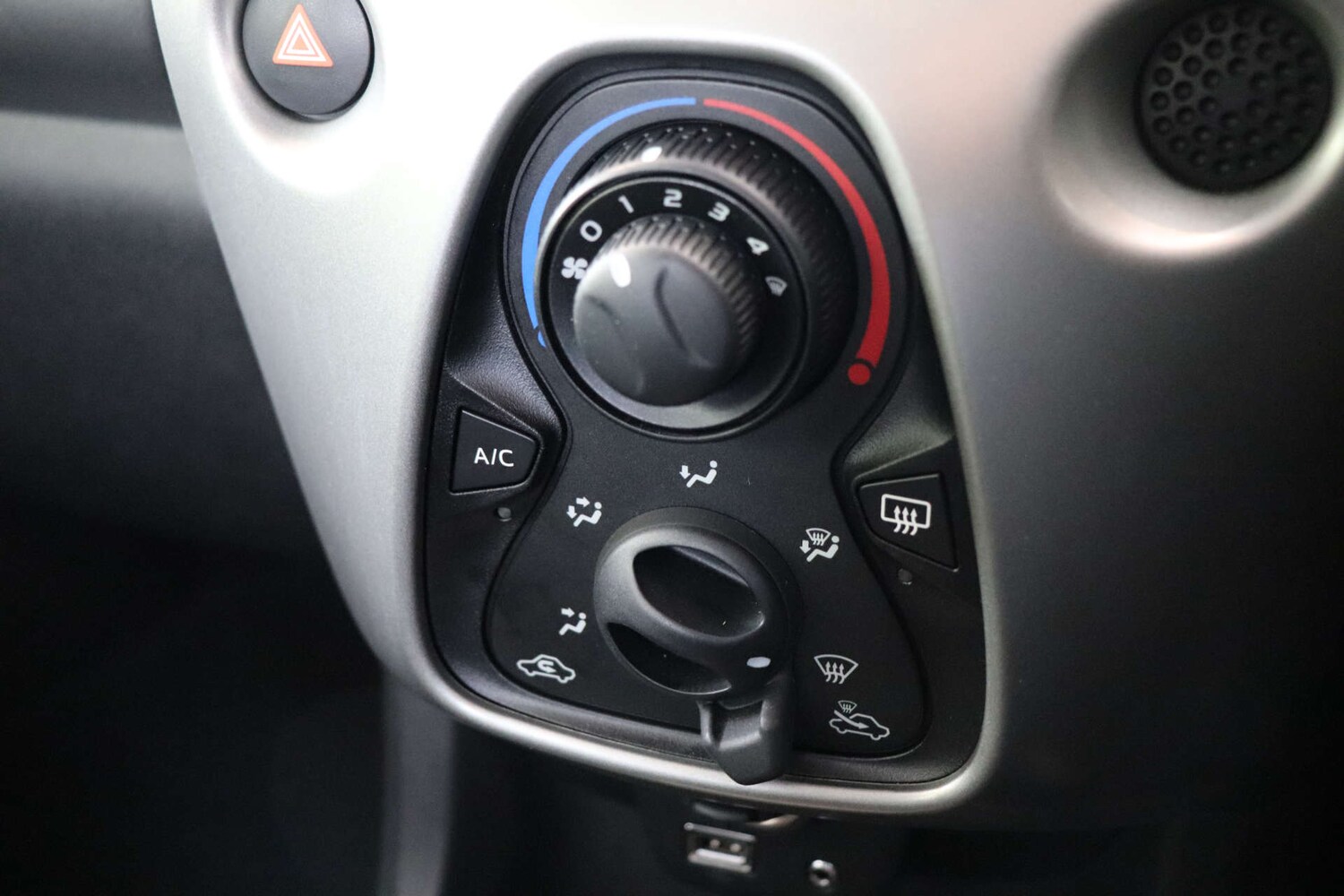 Used Toyota AYGO 2016 for sale - 75870865: Photo 42
