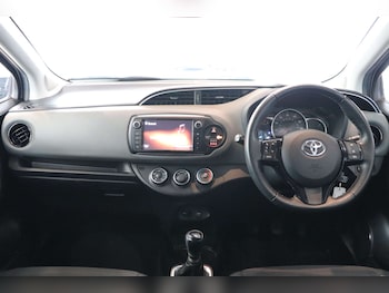Used Toyota Yaris 2016 for sale - 76493575: Photo