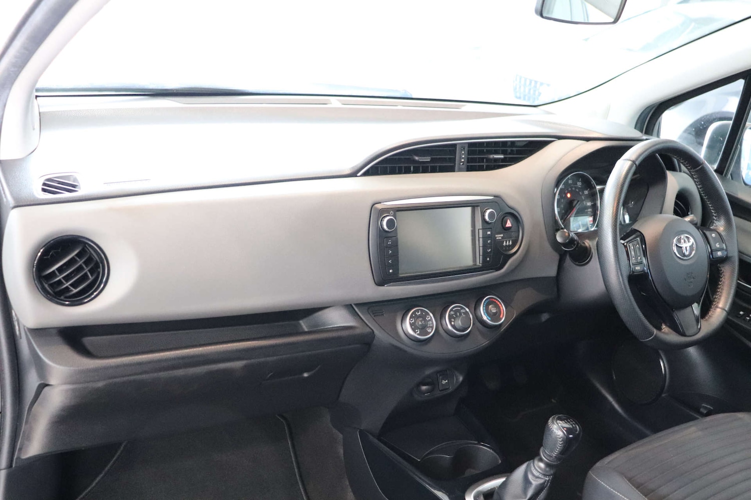 Used Toyota Yaris 2016 for sale - 76493575: Photo 43