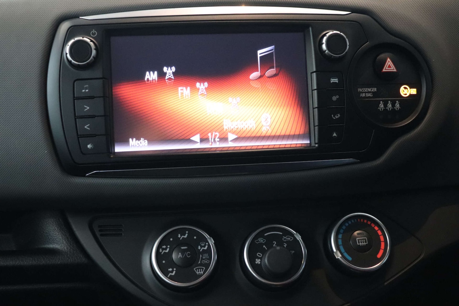 Used Toyota Yaris 2016 for sale - 76493575: Photo 55