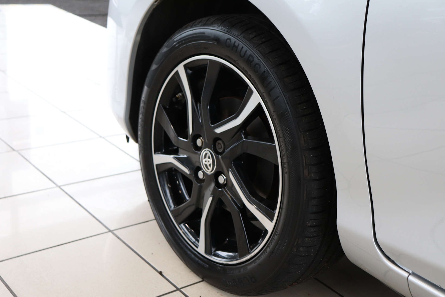 Used Toyota Yaris 2016 for sale - 76493575: Photo 87