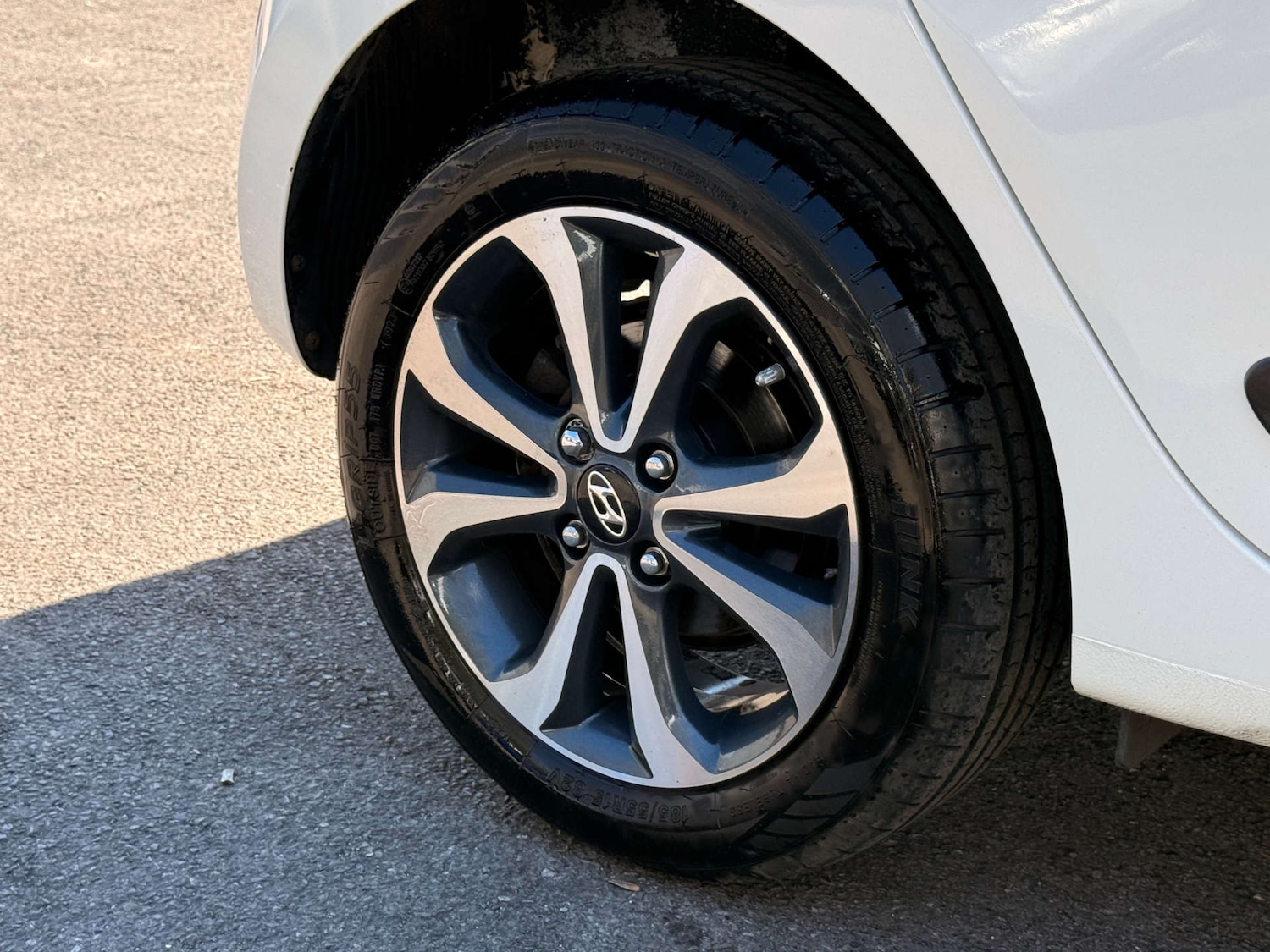 Used Hyundai i10 2018 for sale - 78218970: Photo 79