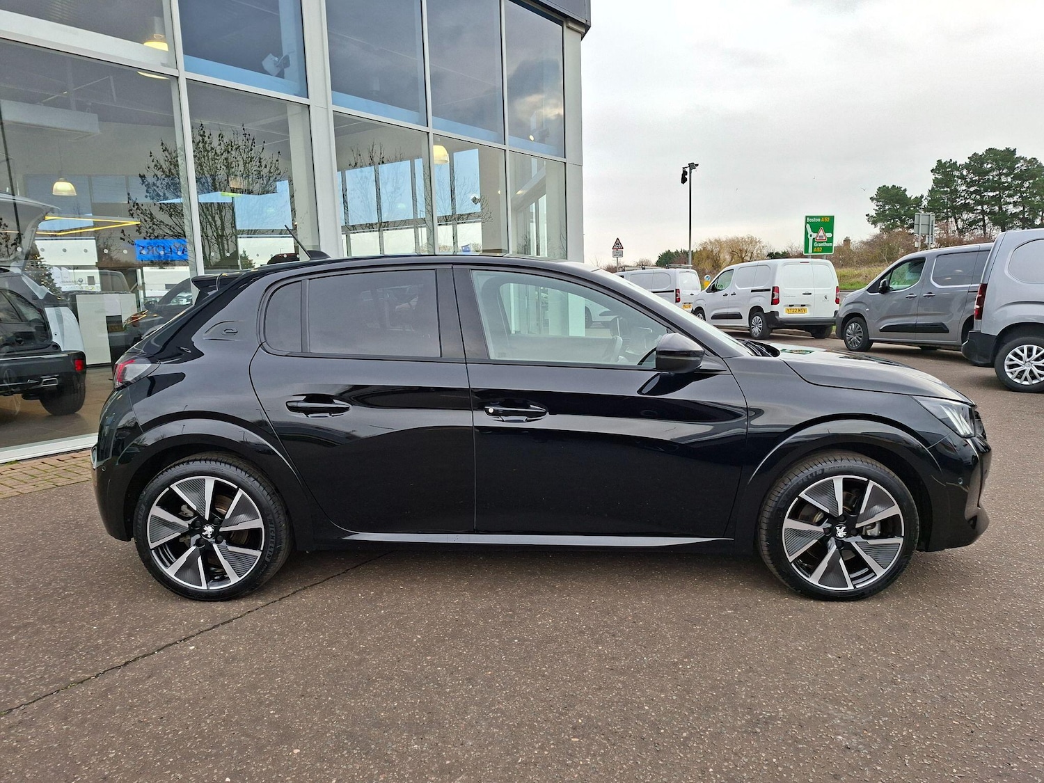 Used Peugeot 208 2021 for sale - 77411848: Photo 2