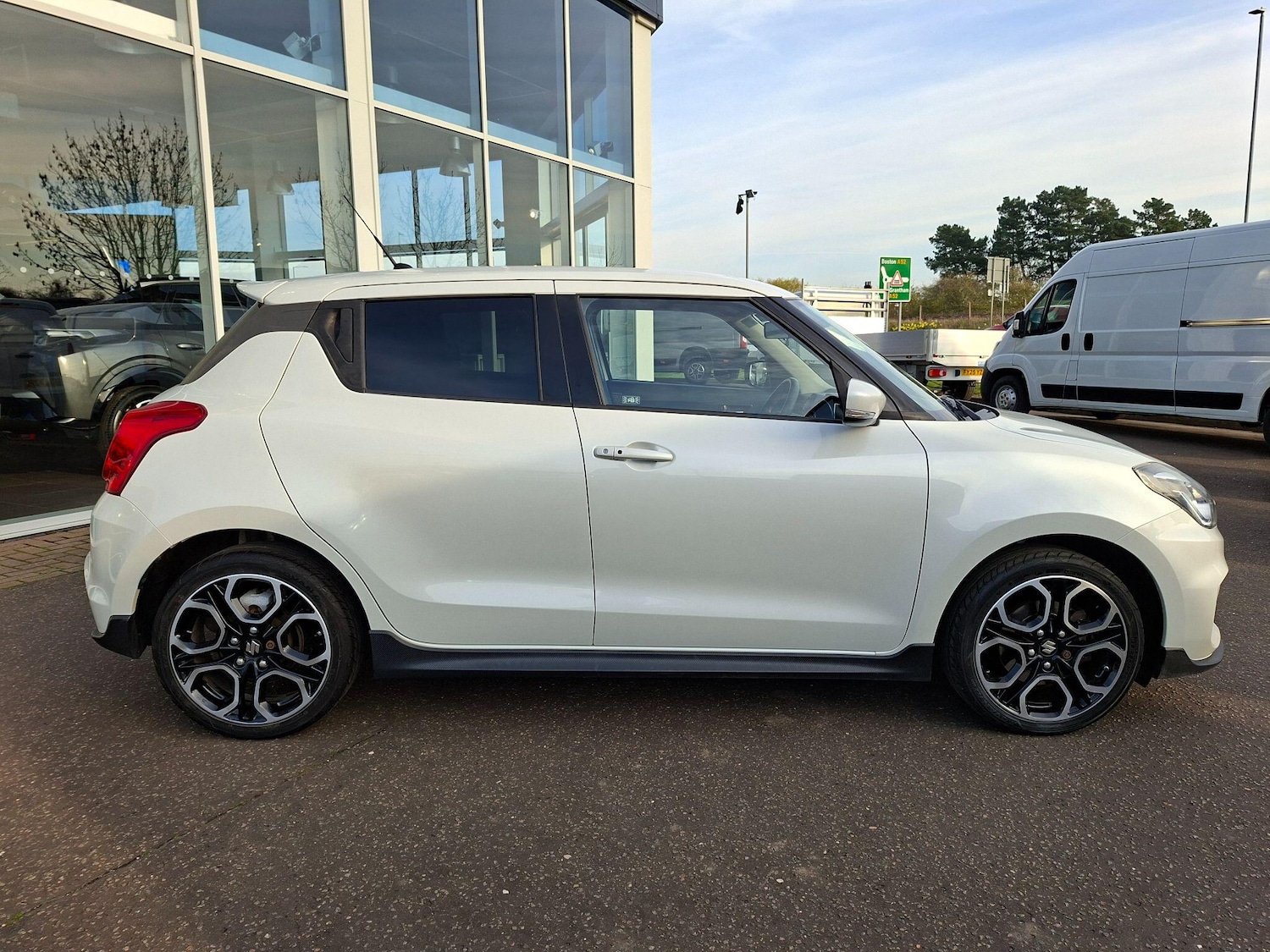 Used Suzuki Swift 2018 for sale - 77993481: Photo 2