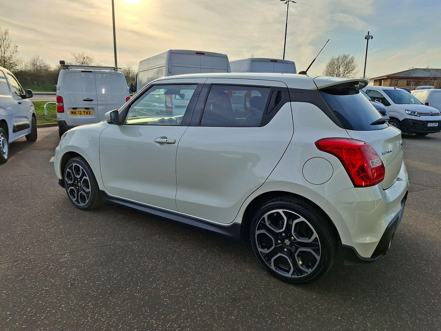 Used Suzuki Swift 2018 for sale - 77993481: Photo 8