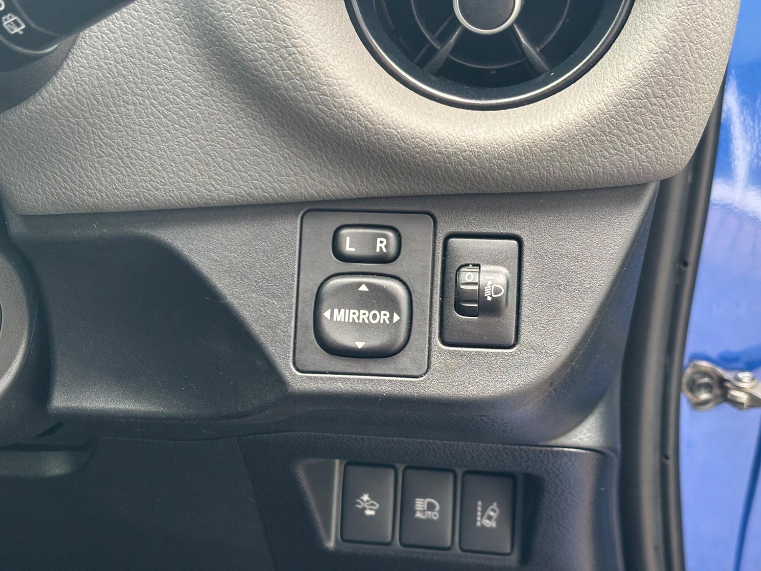 Used Toyota Yaris 2017 for sale - 77413300: Photo 23