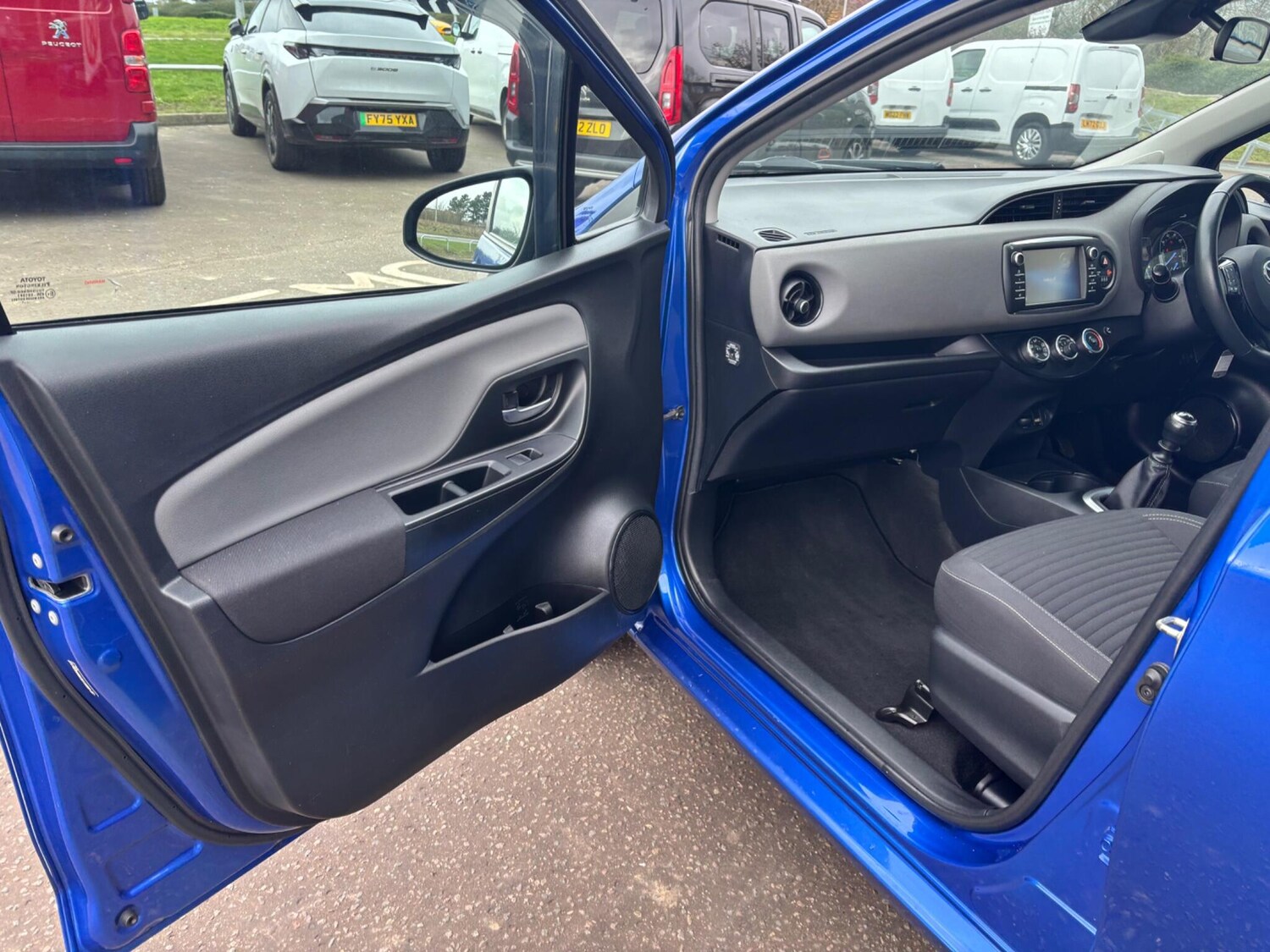 Used Toyota Yaris 2017 for sale - 77413300: Photo 27