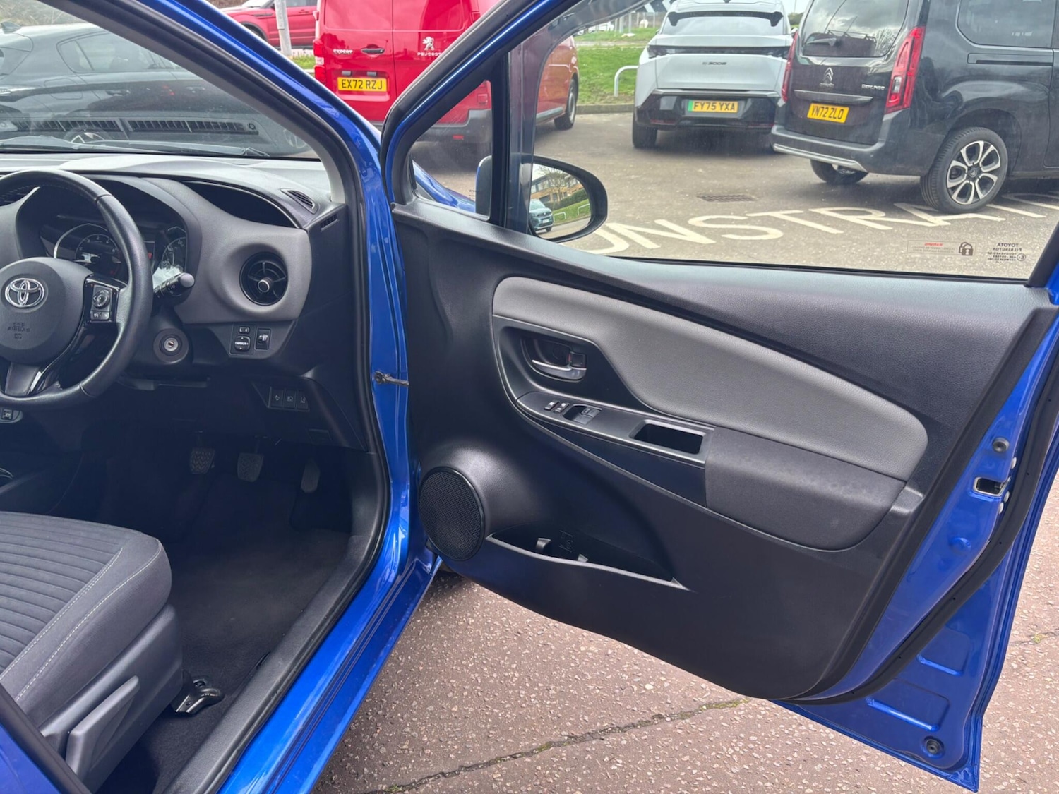 Used Toyota Yaris 2017 for sale - 77413300: Photo 28