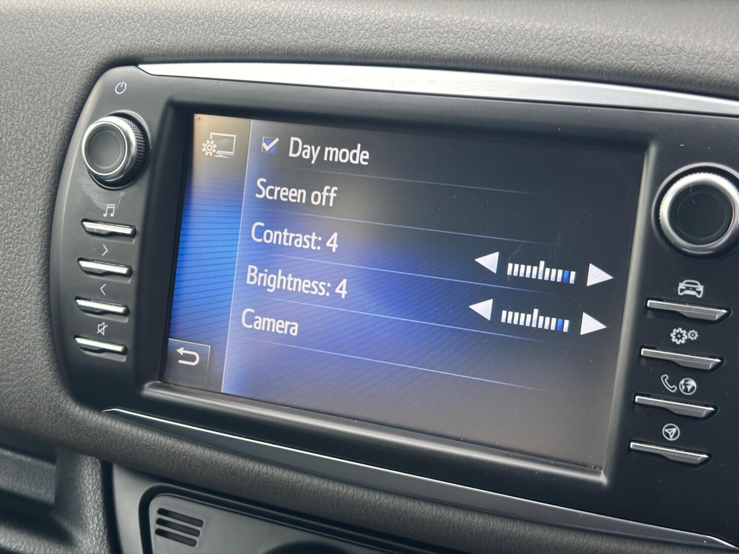 Used Toyota Yaris 2017 for sale - 77413300: Photo 31