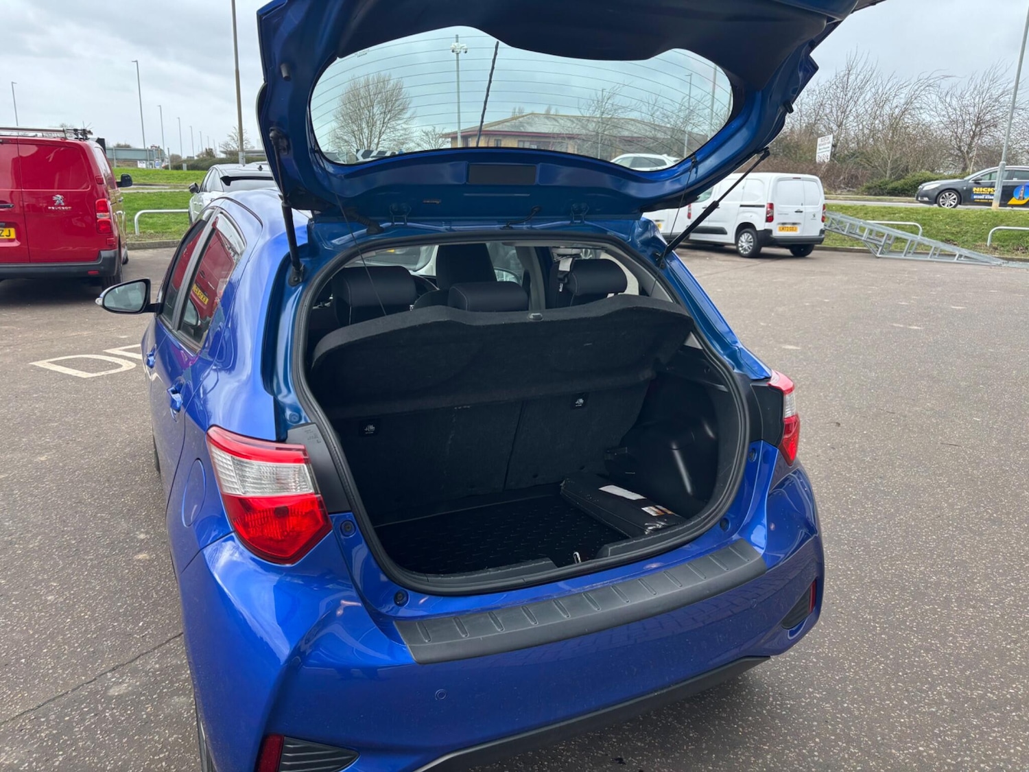 Used Toyota Yaris 2017 for sale - 77413300: Photo 41