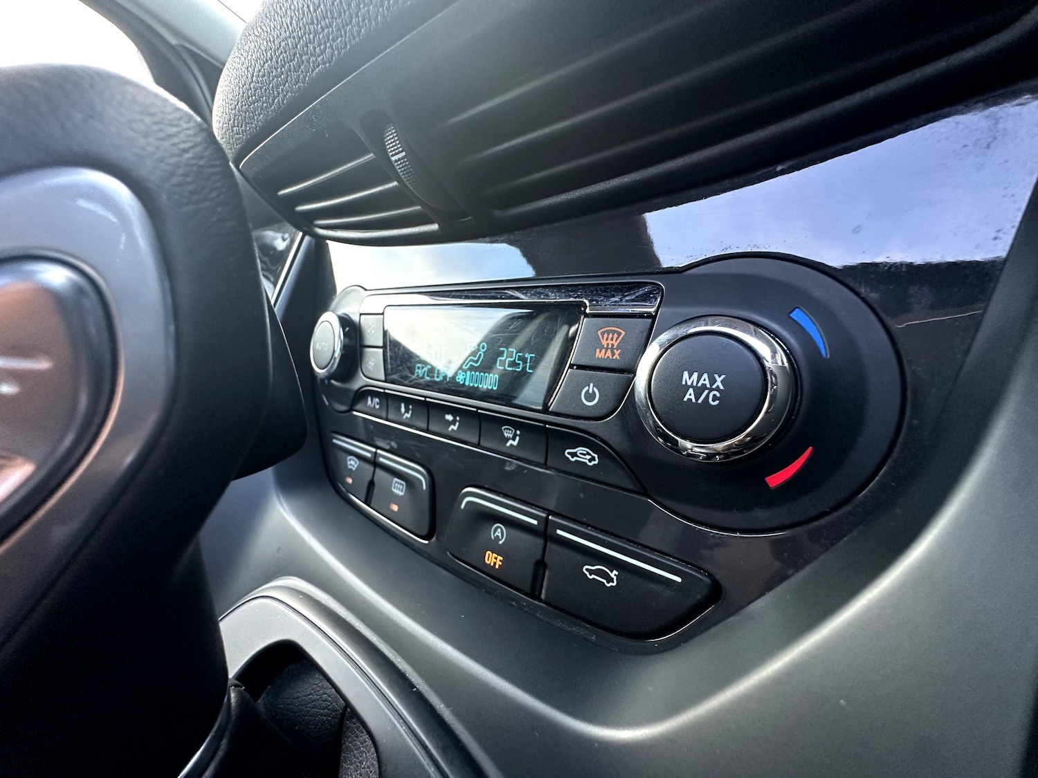 Used Ford Kuga 2015 for sale - 76905200: Photo 24