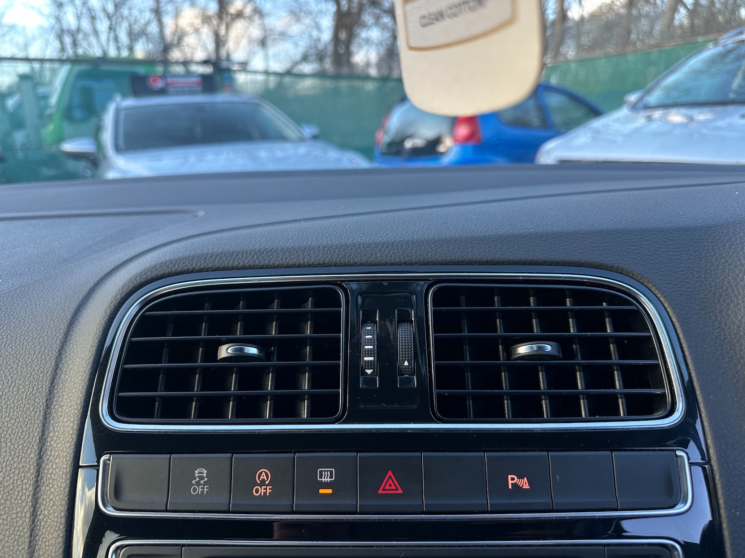 Used Volkswagen Polo 2015 for sale - 76937663: Photo 18