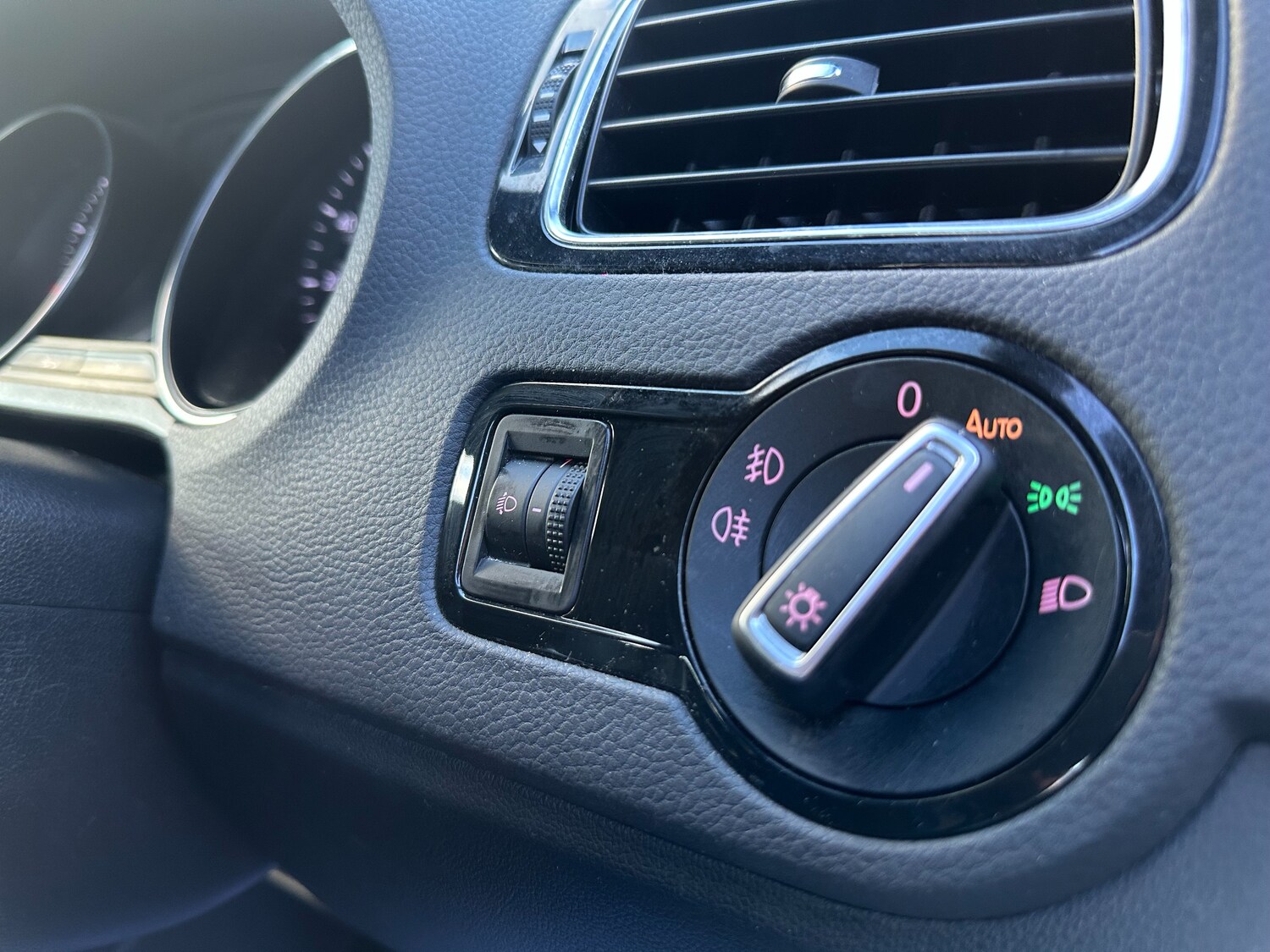 Used Volkswagen Polo 2015 for sale - 76937663: Photo 32