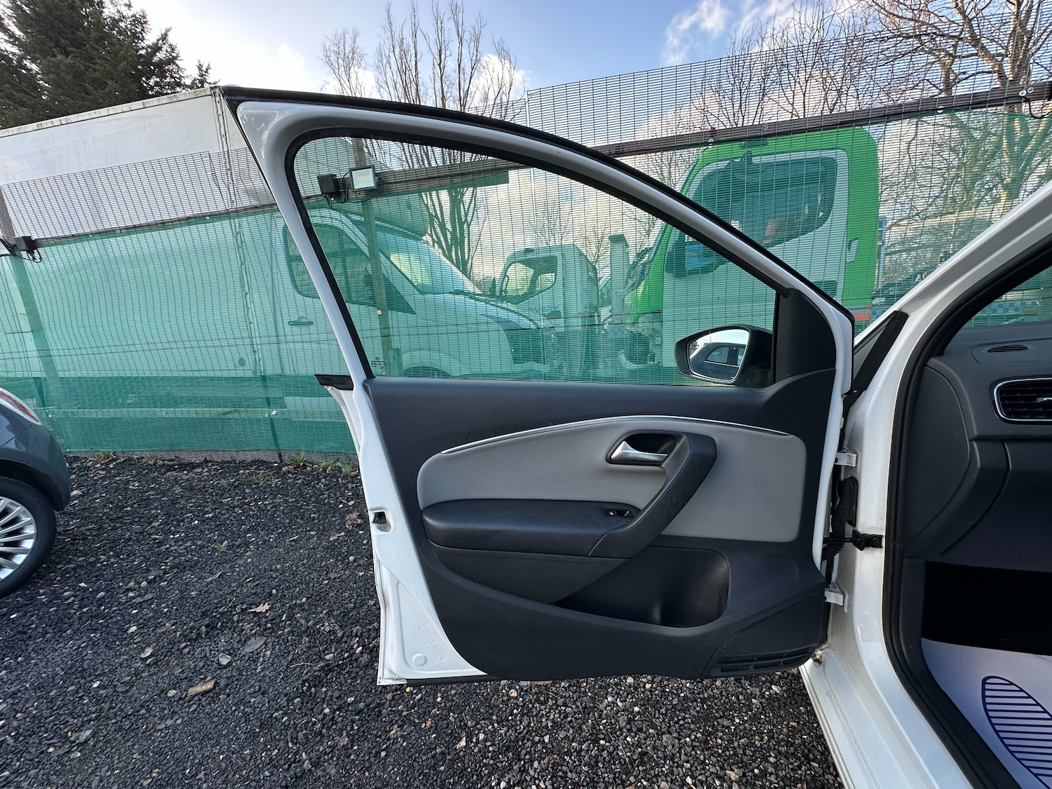 Used Volkswagen Polo 2015 for sale - 76937663: Photo 44