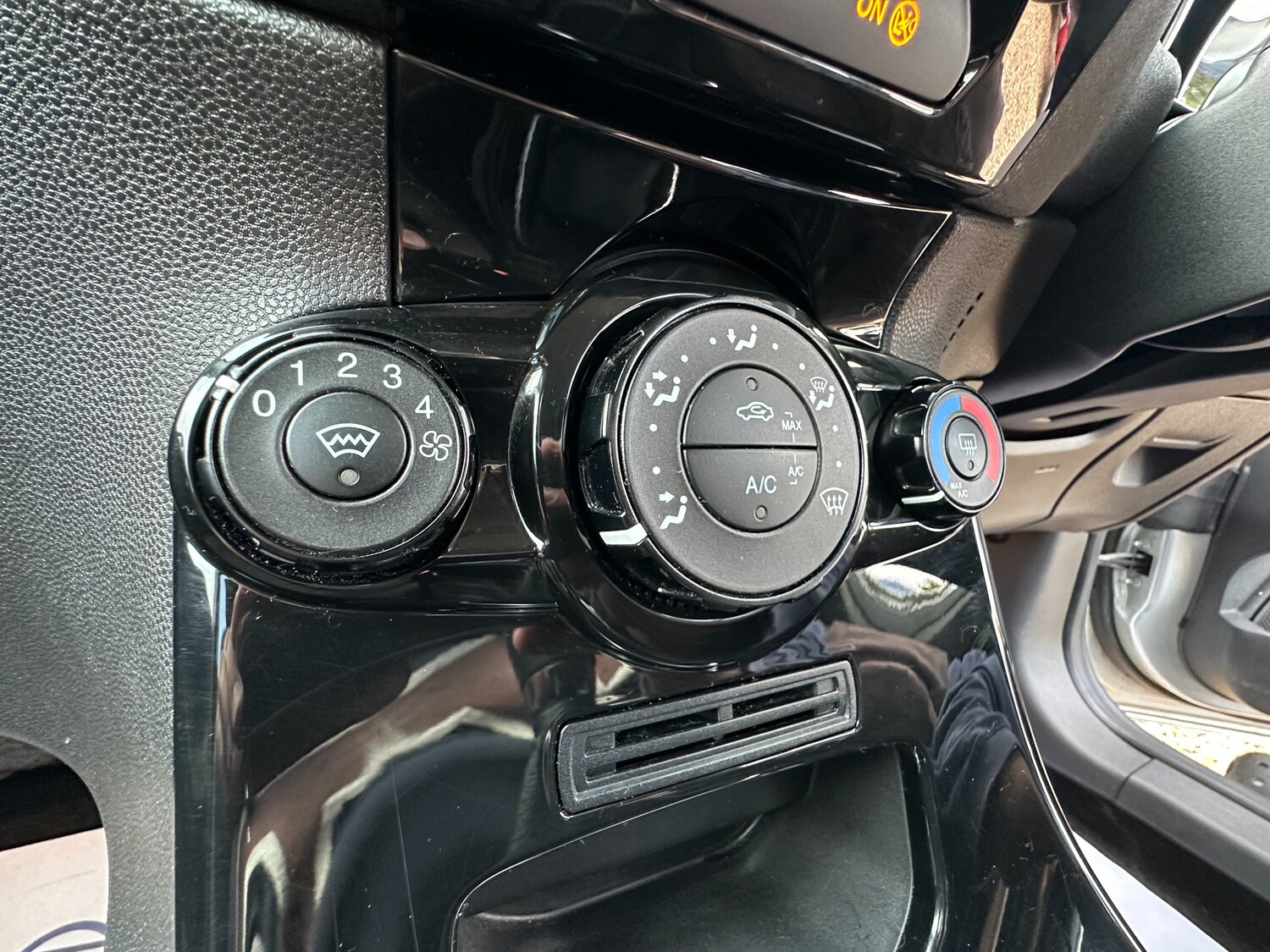 Used Ford Fiesta 2015 for sale - 76534997: Photo 18