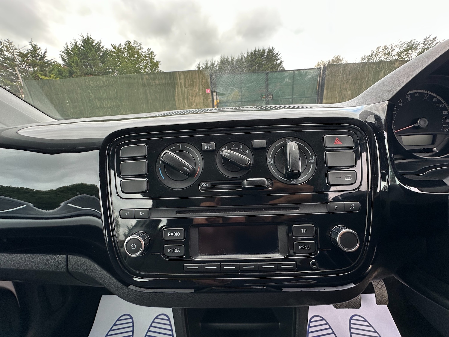 Used Volkswagen up! 2013 for sale - 77020266: Photo 13