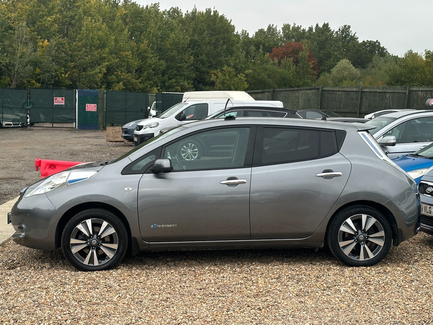 Used Nissan Leaf 2017 for sale - 76534977: Photo 4