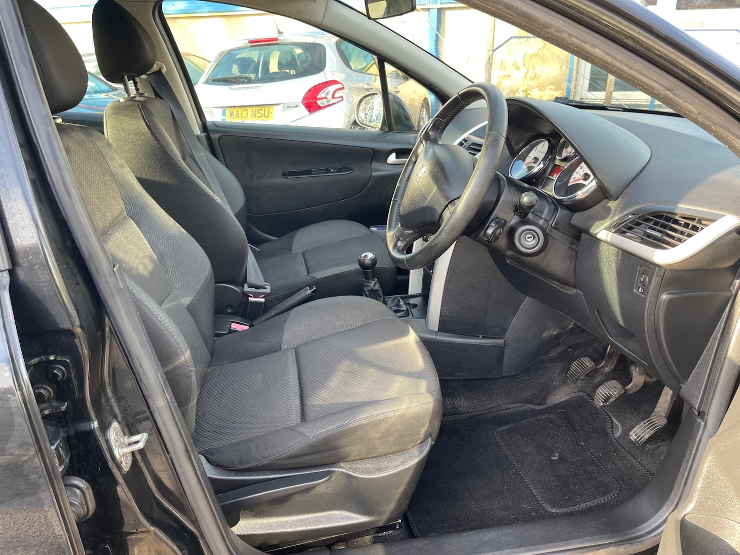 Used Peugeot 207 2011 for sale - 76905105: Photo 9