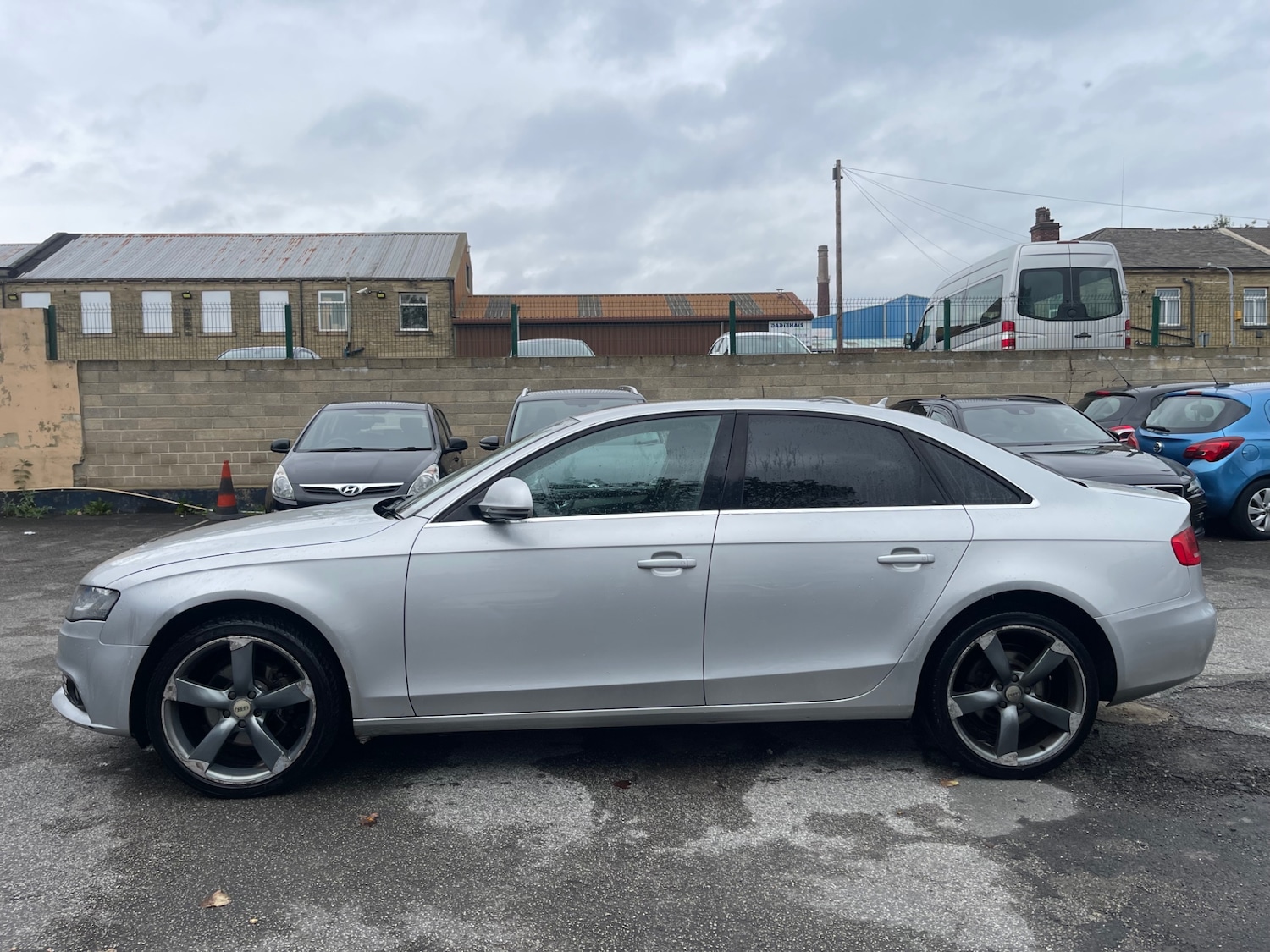 Used Audi A4 2009 for sale - 76129354: Photo 4