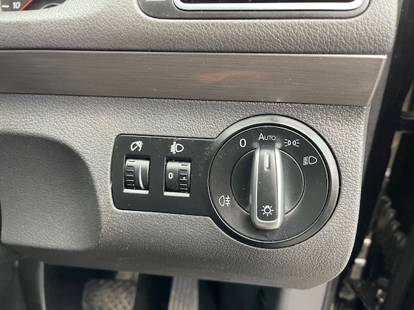 Used Volkswagen Touran 2011 for sale - 75662915: Photo 18