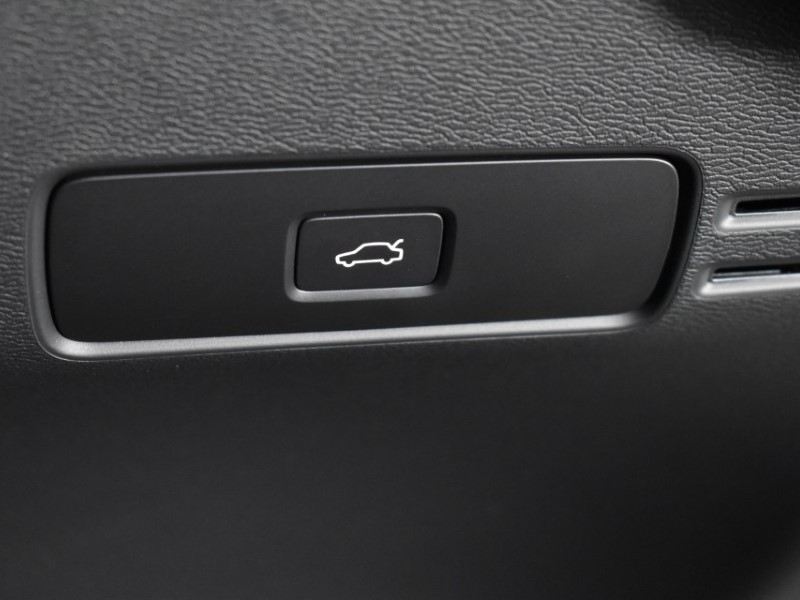 Used Volvo XC40 2025 for sale - 76981860: Photo 35