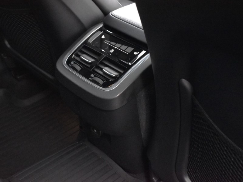 Used Volvo XC60 2022 for sale - 77124123: Photo 35