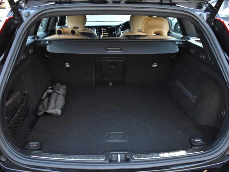 Used Volvo V60 2020 for sale - 77106117: Photo 37