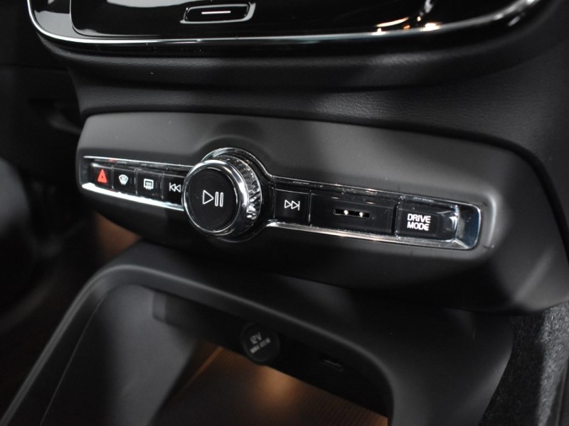 Used Volvo XC40 2018 for sale - 76982220: Photo 28