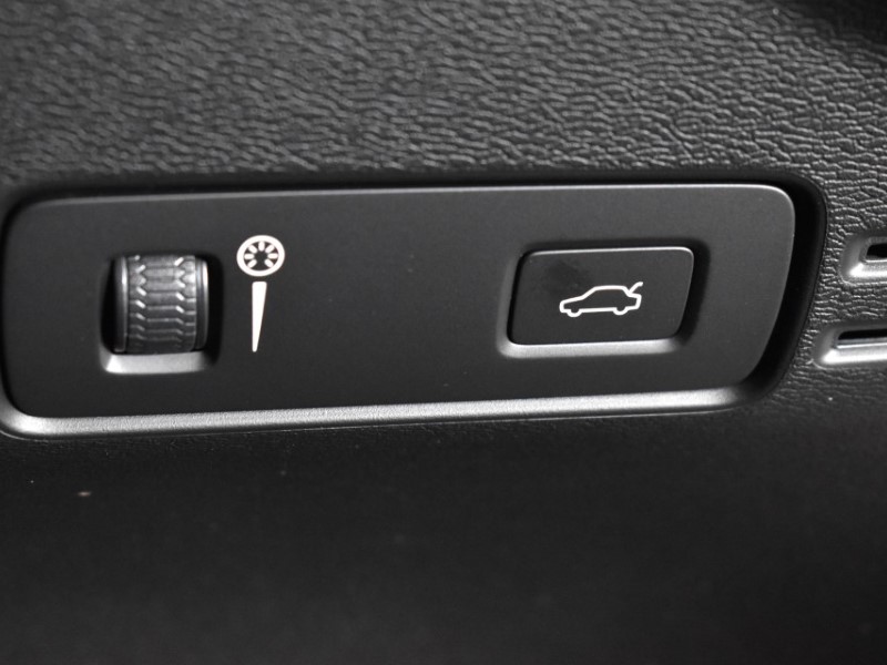 Used Volvo XC40 2018 for sale - 76982220: Photo 29