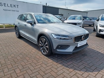 Used Volvo V60 2023 for sale - 79017244: Photo