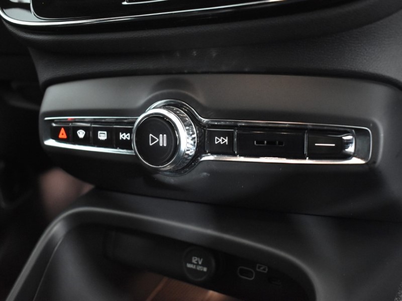 Used Volvo XC40 2024 for sale - 76982029: Photo 38