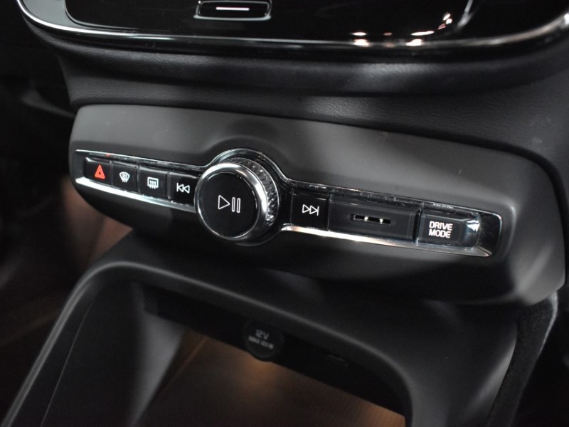 Used Volvo XC40 2022 for sale - 76982389: Photo 32