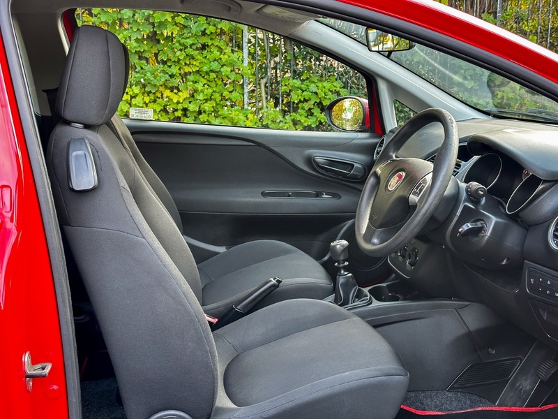 Used Fiat Punto 2015 for sale - 77659729: Photo 27