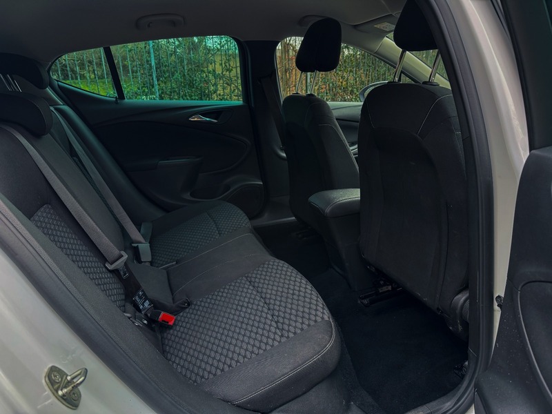 Used Vauxhall Astra 2018 for sale - 77704185: Photo 24