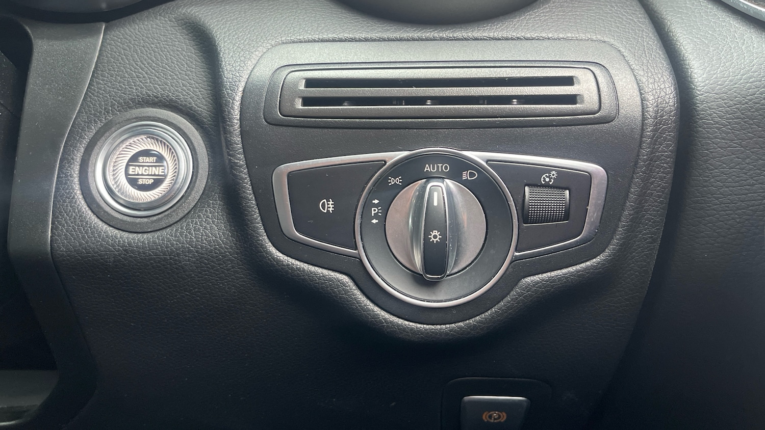 Used Mercedes-Benz GLC 2019 for sale - 77171081: Photo 38