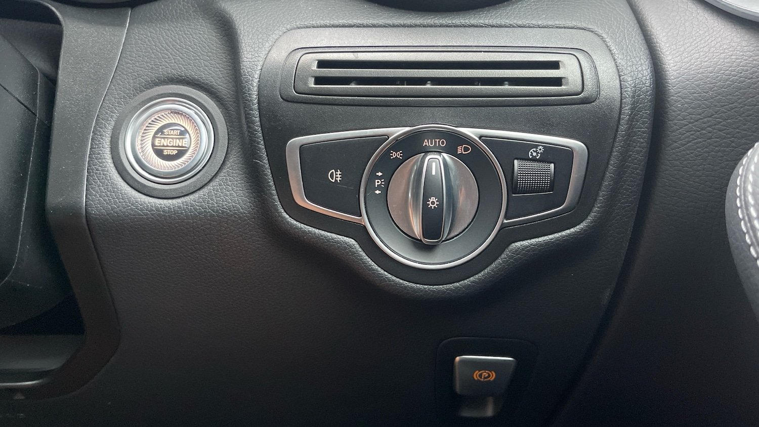 Used Mercedes-Benz GLC 2021 for sale - 77656077: Photo 38