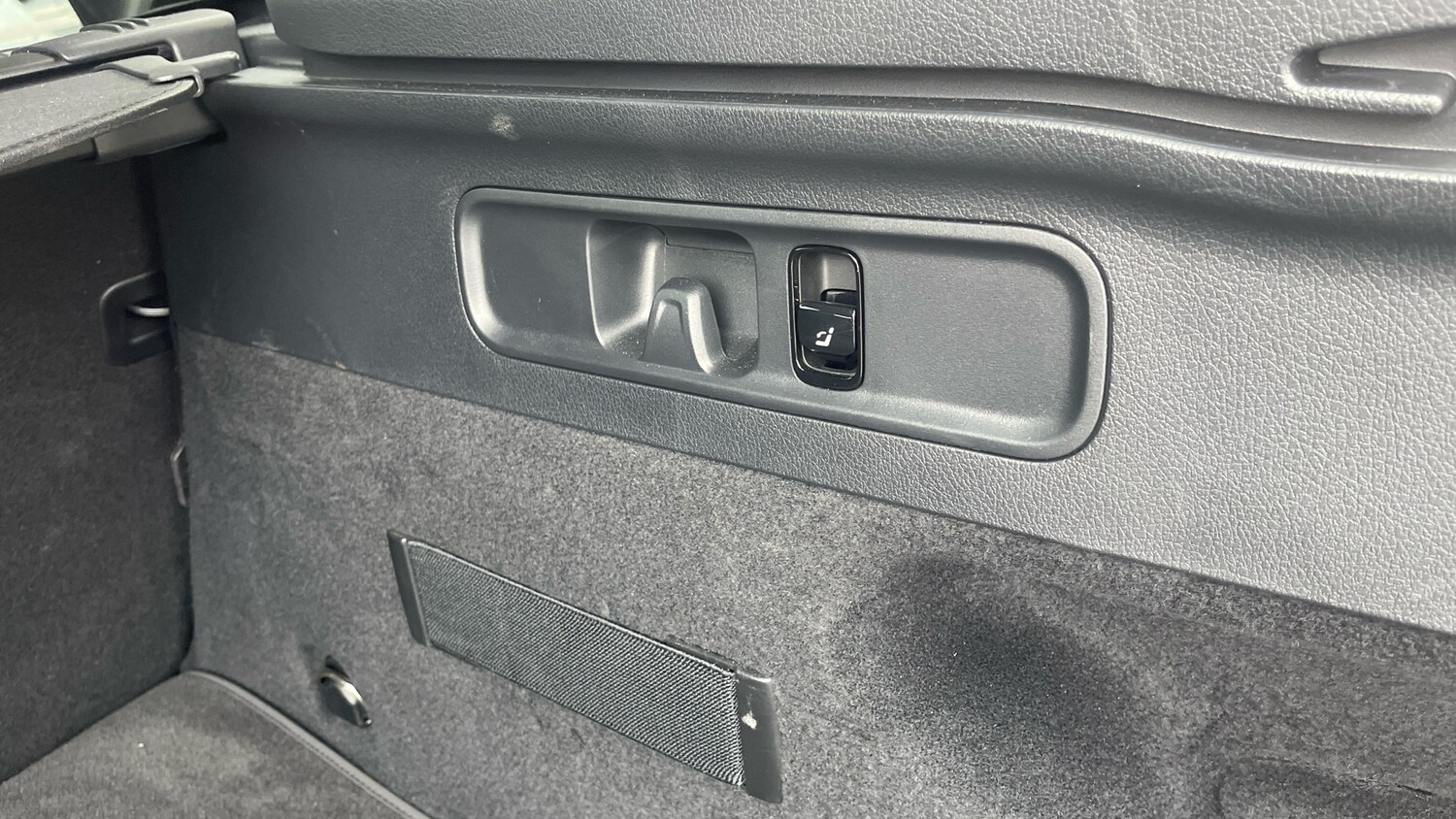Used Mercedes-Benz GLC 2025 for sale - 76277101: Photo 27